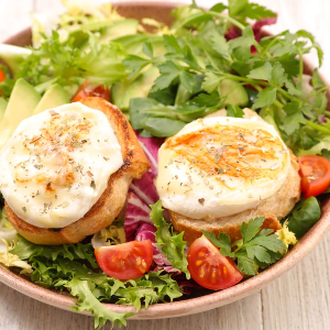 Salade de chèvre chaud